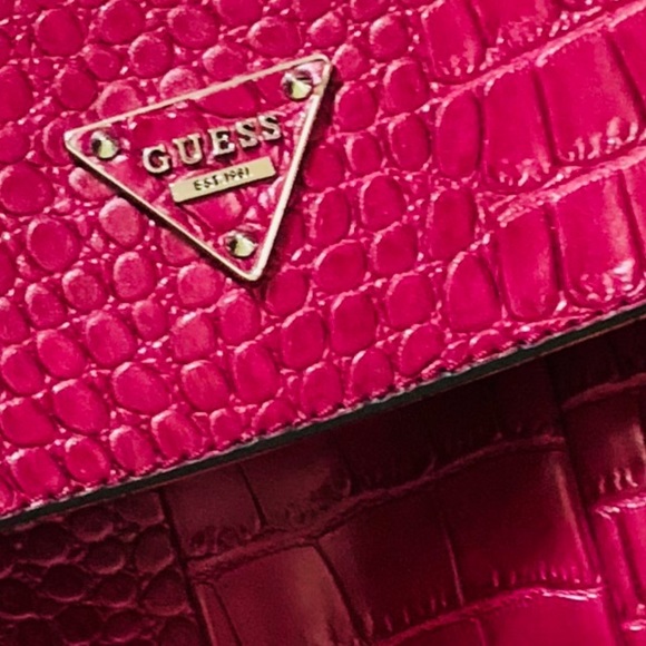 GUESS HANDBAG SATCHEL - Picture 3 of 3